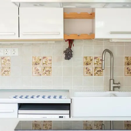 Medences, Teraszos Uj Apartman Parthoz Koezel שיופוק