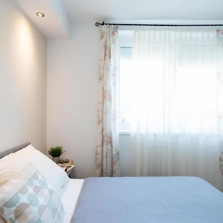 דירה Medences, Teraszos Uj Apartman Parthoz Koezel