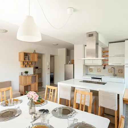 דירה Medences, Teraszos Uj Apartman Parthoz Koezel *