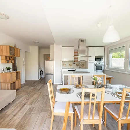 דירה Medences, Teraszos Uj Apartman Parthoz Koezel שיופוק