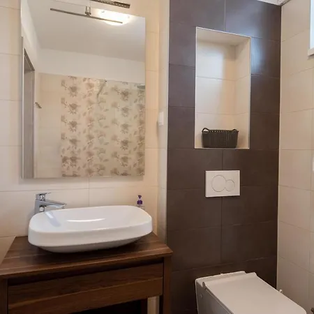 דירה Medences, Teraszos Uj Apartman Parthoz Koezel
