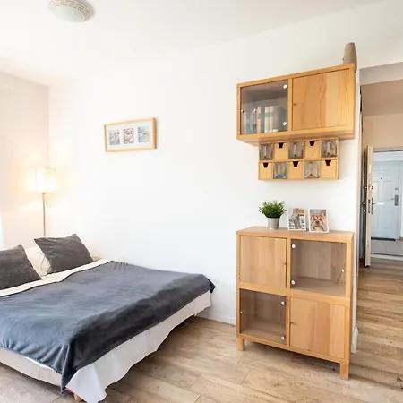 Medences, Teraszos Uj Apartman Parthoz Koezel דירה