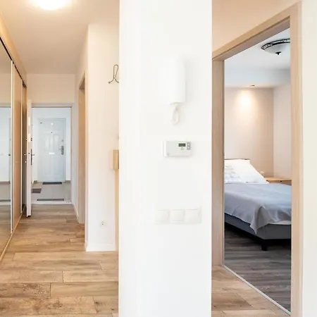 Medences, Teraszos Uj Apartman Parthoz Koezel *